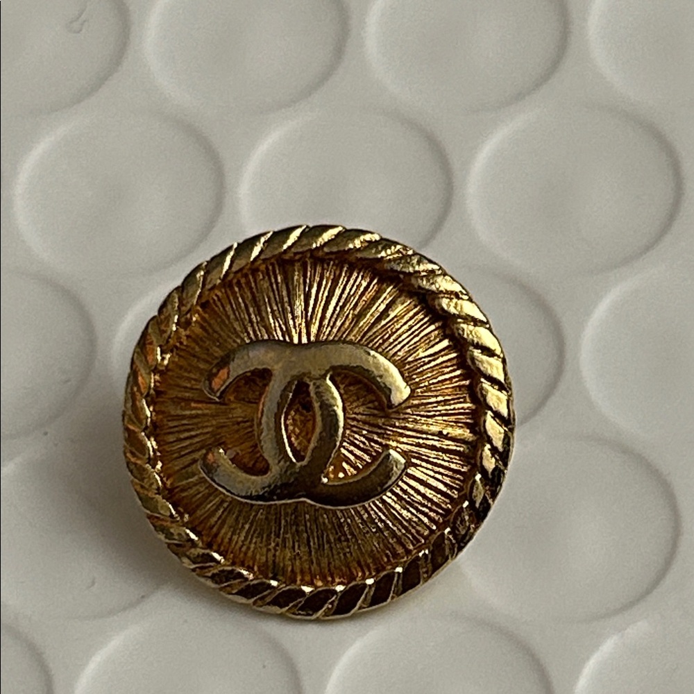 CHANEL Iconic Gold Buttons Three - Picture 5 of 5